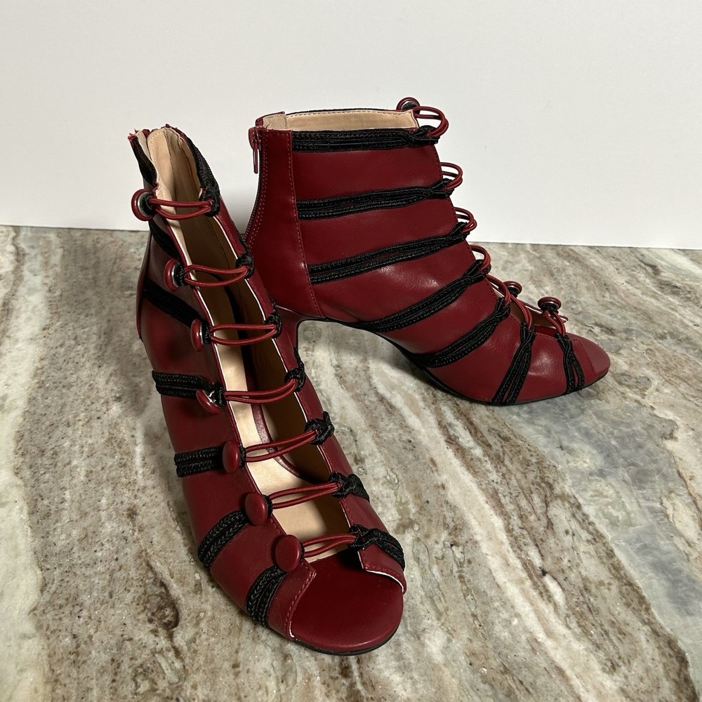 Ashro Red and Black Gladiator Sandals Women's Size 8M. Small flaw See Photo